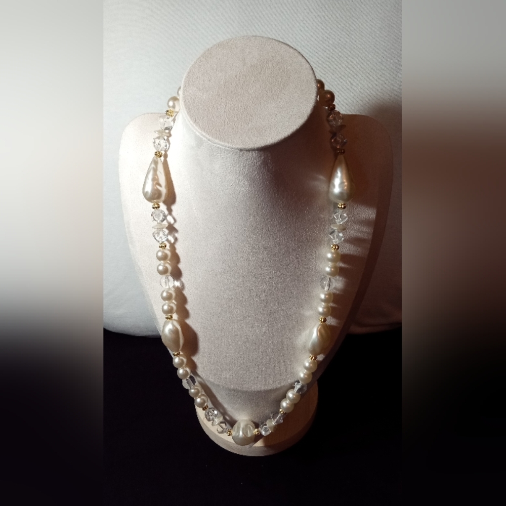 Freshwater Pearl Like and Crystal Necklace